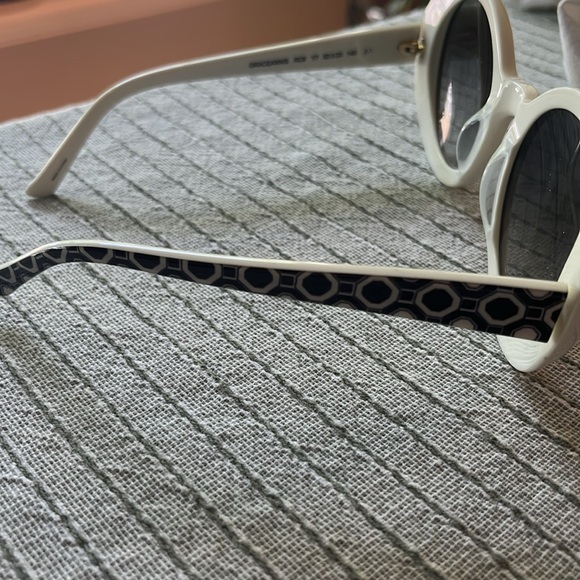 Kate♠️Spade GRACEANN White Round Rim Graphic Print 👓 Sunglasses & Case - Picture 4 of 5